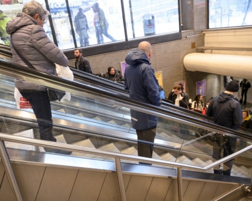 瑞典等北欧国家只有少数人戴口罩。AP资料图片