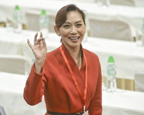 Cally當選人大代表好開心。