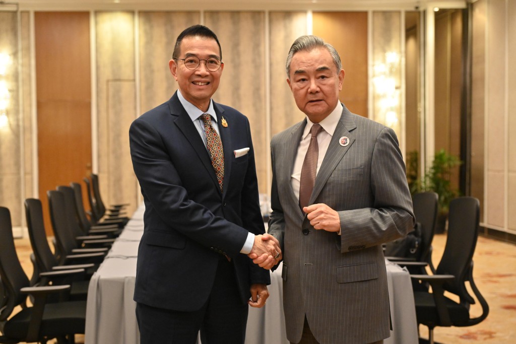 外交部長王毅在吉隆坡會見泰國外長瑪里。新華社