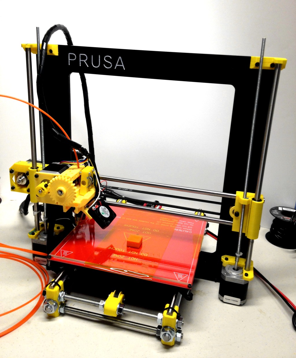 熔融沉積成型（fused deposition modeling， 簡稱FDM）