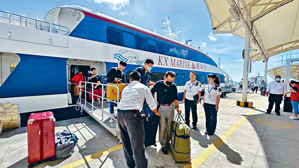 厦门至金门的客运航线旅客人次，已突破2000万。