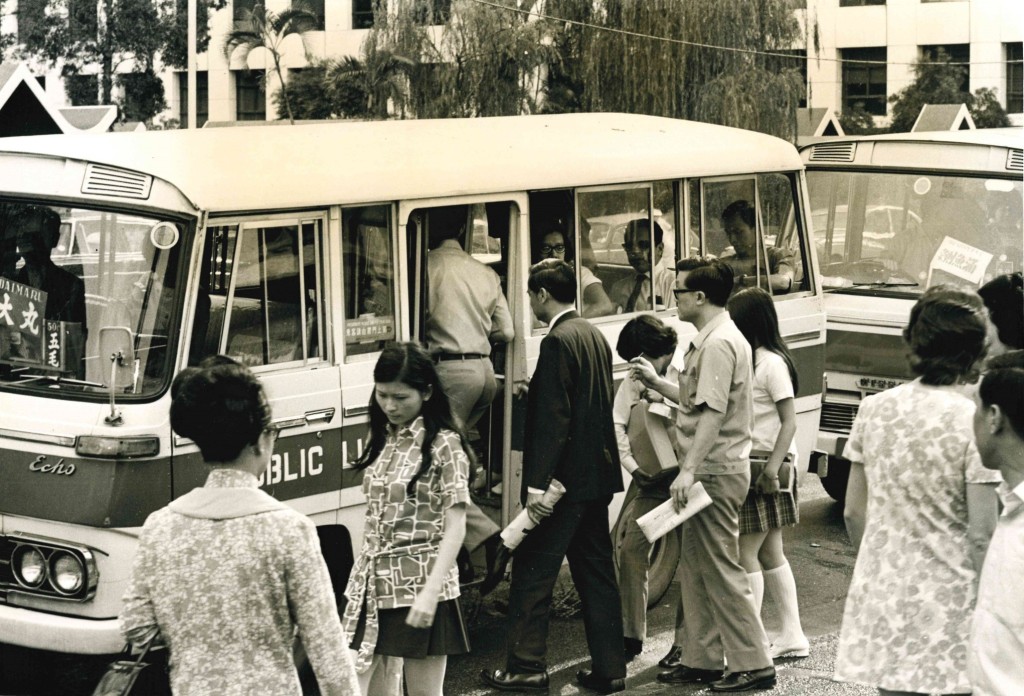 1960至1970年代前往大丸的小巴。政府歷史檔案館 1960至1970年代前往大丸的小巴。政府歷史檔案館