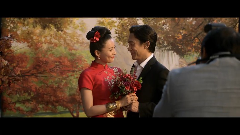 在戲中與陳法拉結婚。