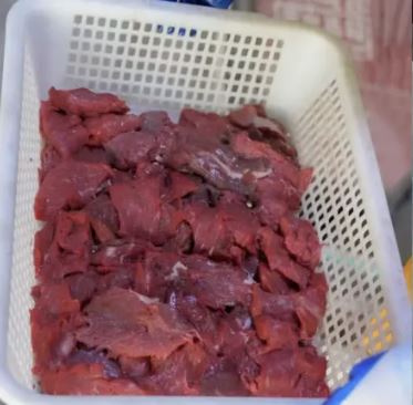 園區展示投餵老虎食物。光合谷旅遊度假區