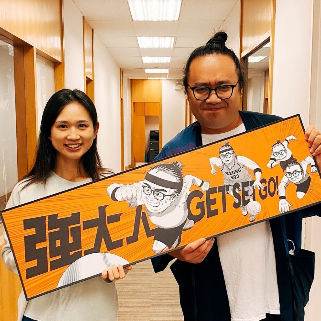 阿強在《強大人Get Set Go!》，訪問不少香港運動員。