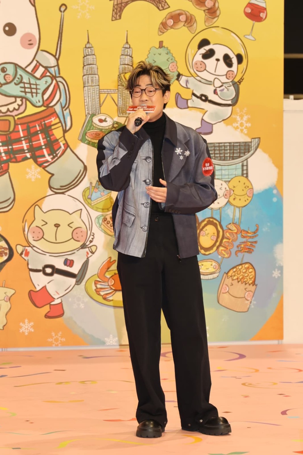 羅啟豪笑言平安夜在網上倒數聖誕節來臨。