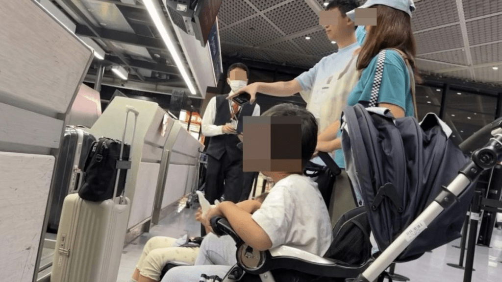 港人家庭怨機票無餐食大鬧成田機場，要免費升商務兼索粵語地勤。X
