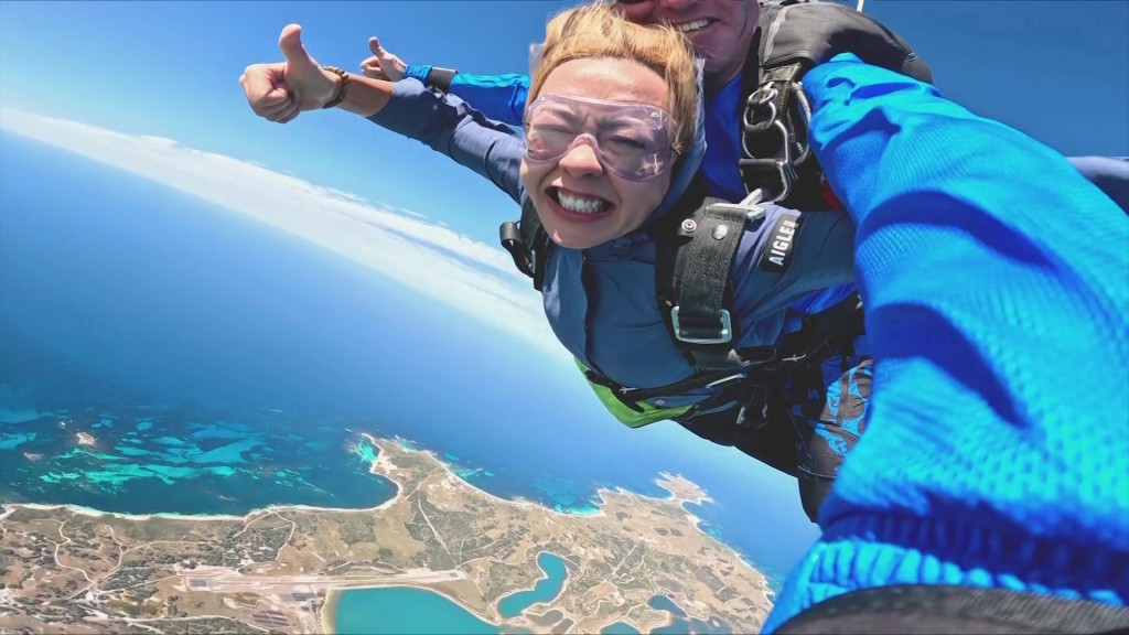 梁芷佩早前到澳洲拍摄旅游节目，上天下海。