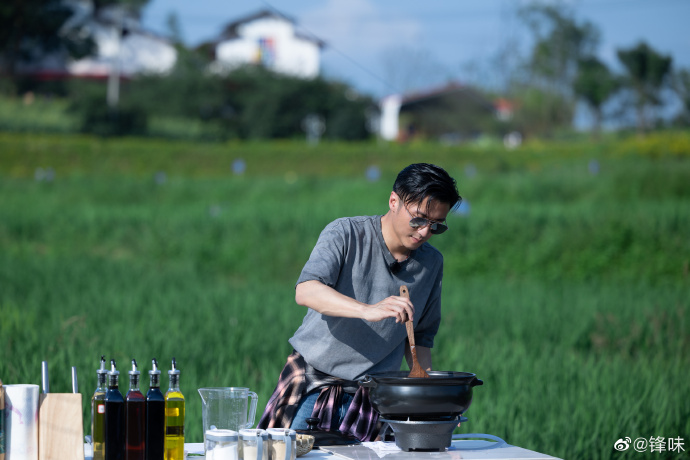 謝霆鋒2014年起打造自家飲食節目《鋒味》系列。