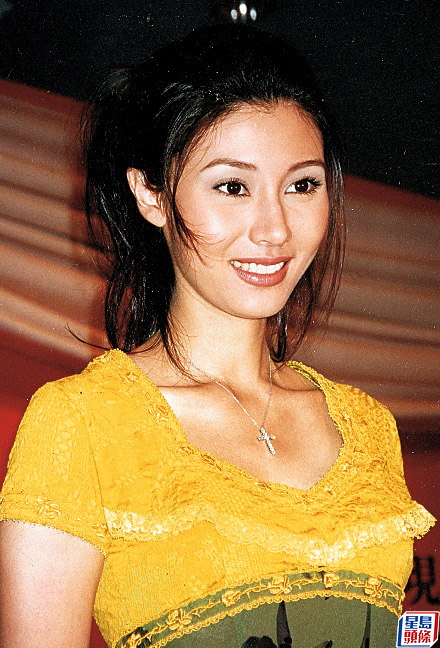 李嘉欣是1988年度香港小姐競選冠軍及國際華裔小姐競選冠軍。