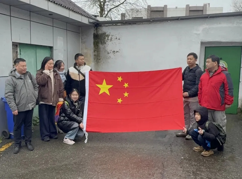 当地时间3月1日从伊朗撤离至阿塞拜疆的中国公民。 阿塞拜疆华侨华人协会