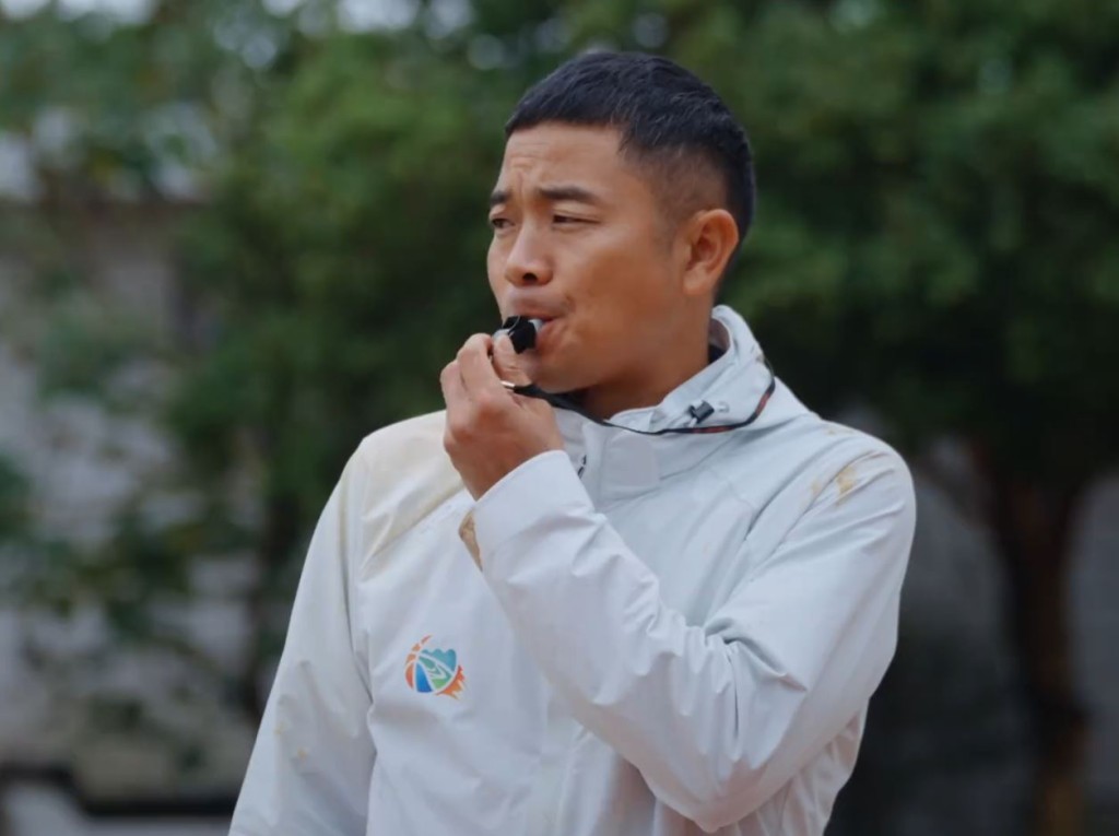 歐陽謙憑「以體樹人」，帶領母校由全縣排名十一，升至第四名。抖音＠阿里公益