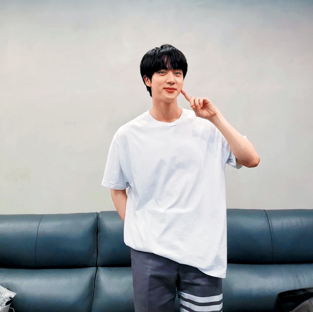 Jin將於本月12日退伍,並於13日舉行見面會,與fans慶祝BTS出道11周年。