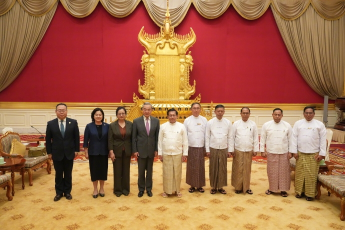 缅甸总统敏昂莱会见王毅。