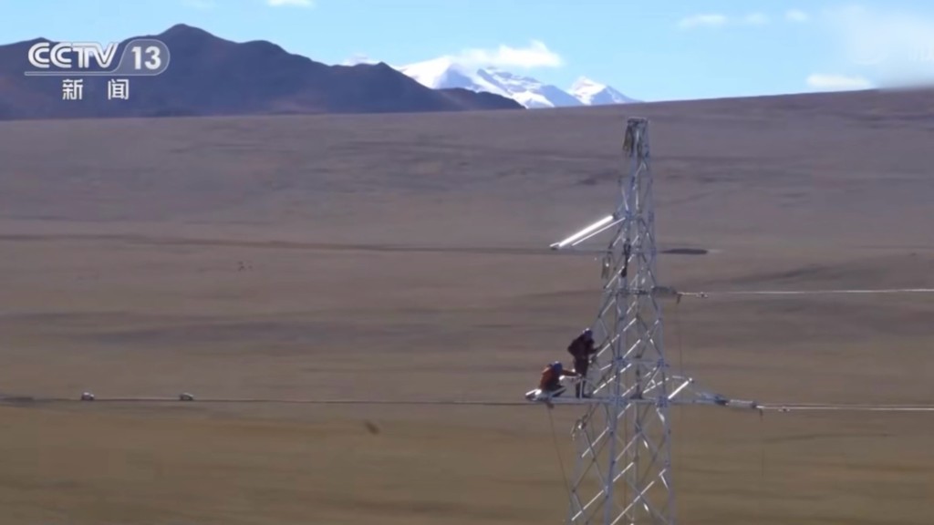 西藏措美哲古风电场成功并网发电。央视截图