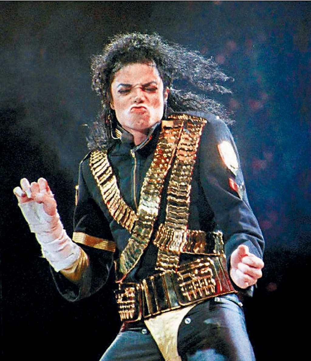 MJ離世多年後仍遭受性侵兒童的指控，其傳記電影亦因未提及其性醜聞而遭批評。