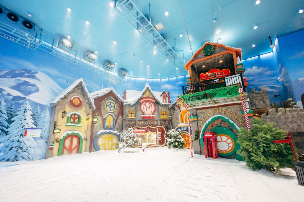 冰雪乐园更打造了参考俄罗斯风格的「飘雪小镇」