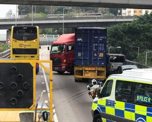 荃灣路三車相撞。 網圖
