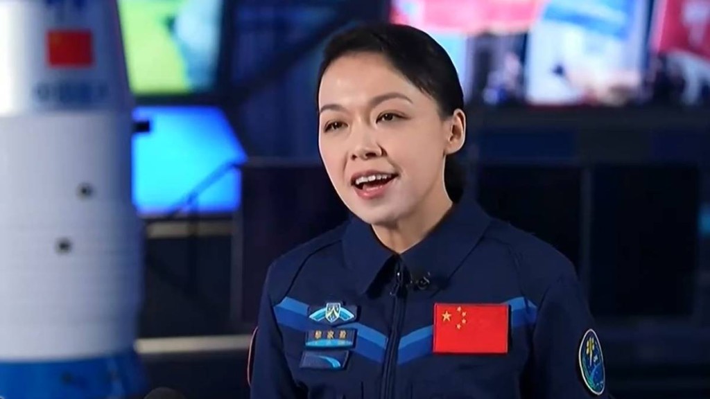 香港首名太空人黎家盈分享成為航天員的點滴。央視