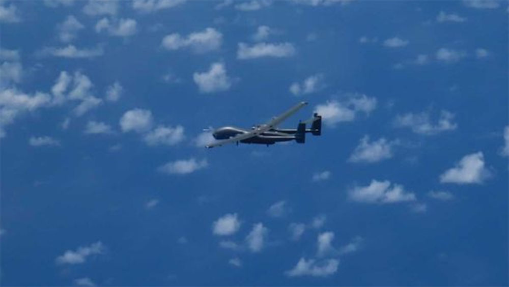 中國偵察攻擊無人機TB-001在沖繩縣周邊上空飛行。網圖