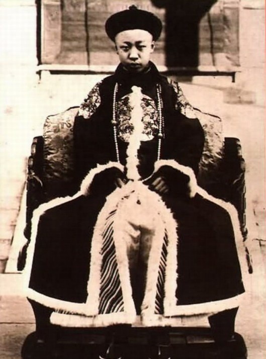 清朝最後一個皇帝溥儀1908年登基，翌年改元宣統。(網圖)