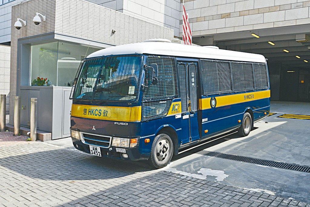 陳彥霖男友由囚車押往法院作供。