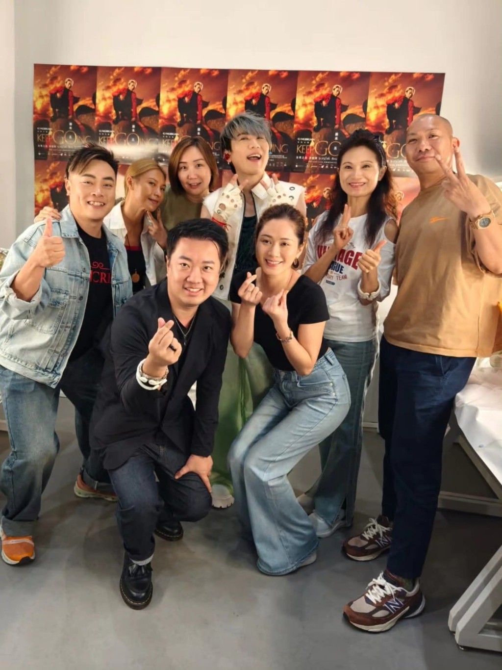 王賢訊（前左）曾參加《中年好聲音2》。