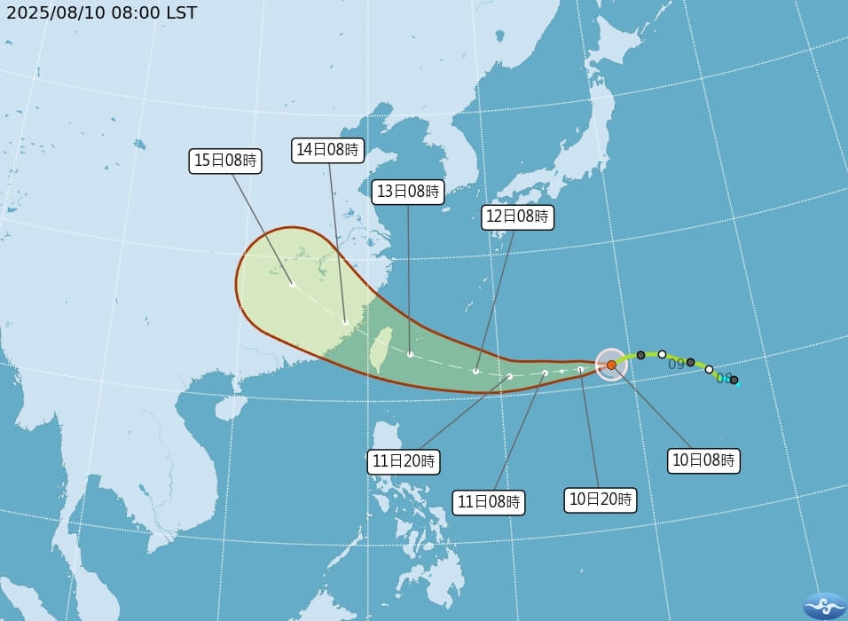 台氣象署10日發布颱風路徑預測圖。