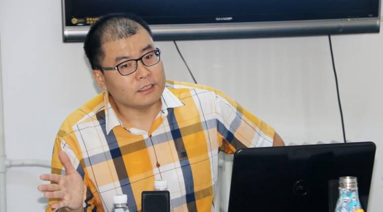 網民表示,北京第二外國語學院還有一位老師叫金正日。 網民表示,北京第二外國語學院還有一位老師叫金正日。