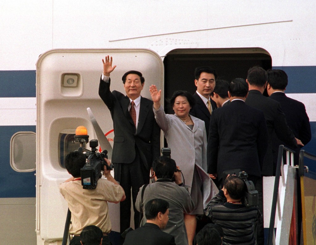 2002年11月，時任中國國務院總理的朱鎔基在香港進行為期三天的考察訪問。