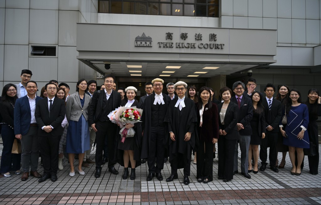 林晓敏及周天行获批准大律师资格。 