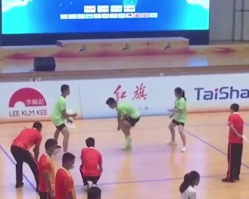 初中生每秒跳绳9.6次，破世界纪录。