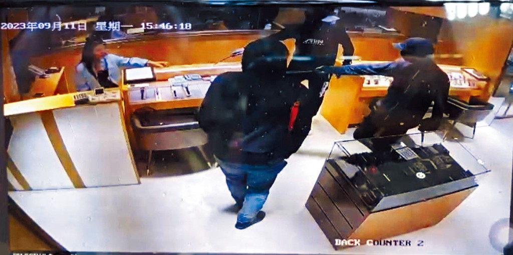 店舖「天眼」拍攝到賊人犯案過程。