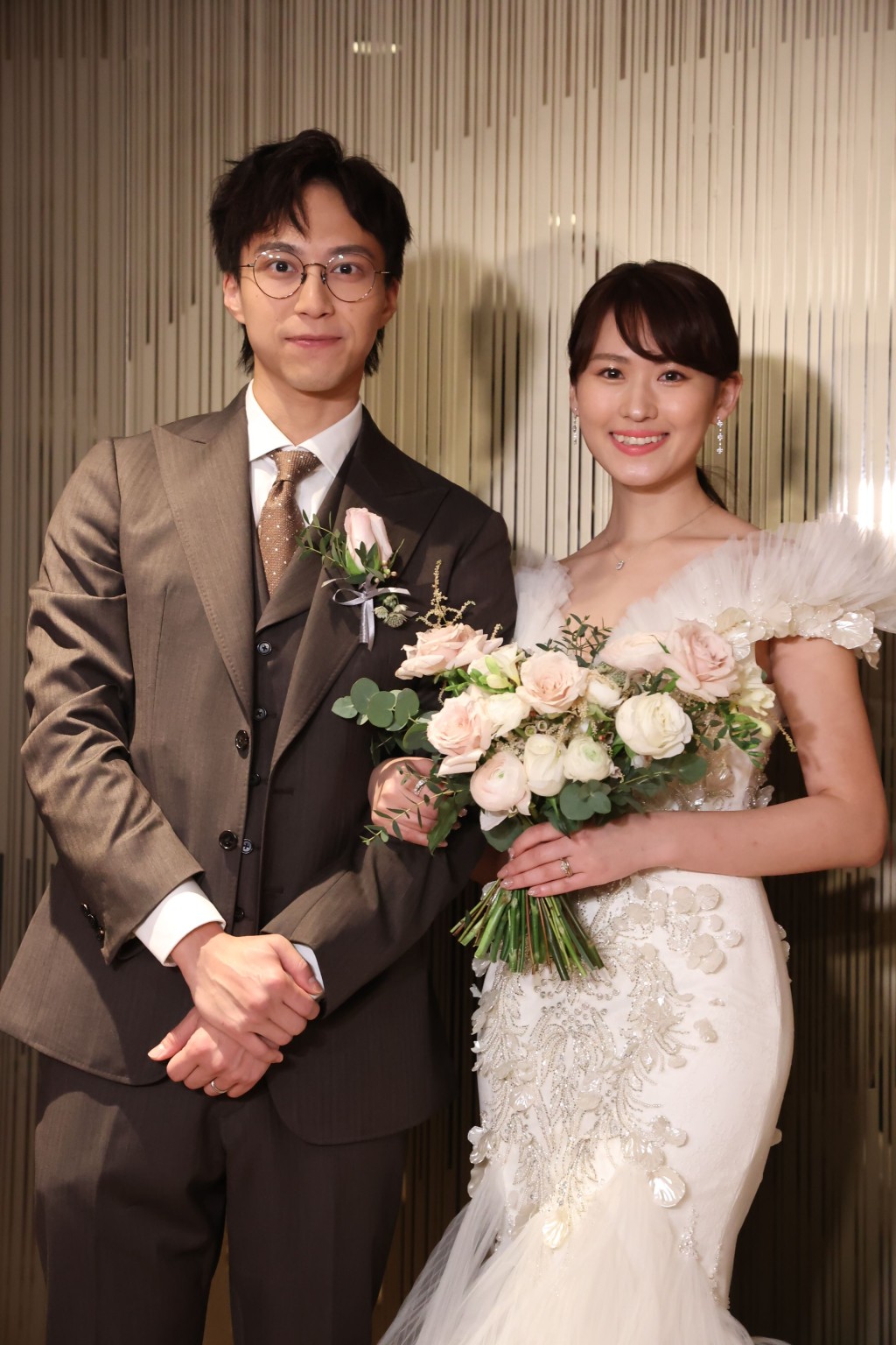 坤哥去年跟太太在香港補辦婚宴。