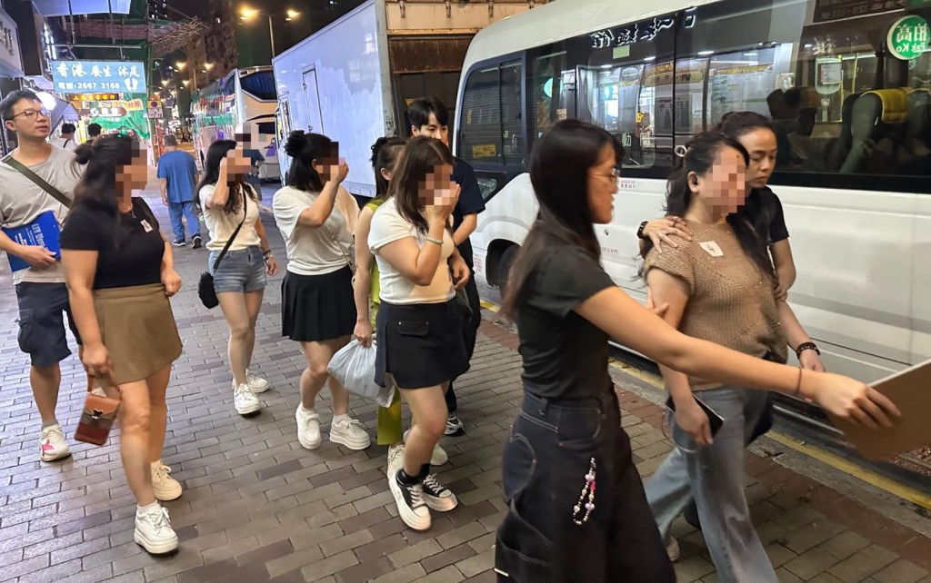 22名內地女子被捕。警方提供 22名內地女子被捕。警方提供