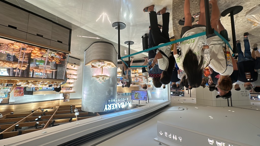 A-1 Bakery门外有人龙聚集等候入场买面包。(刘汉权摄) A-1 Bakery门外有人龙聚集等候入场买面包。(刘汉权摄)