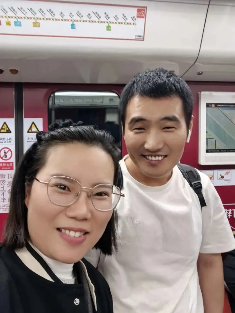 卞昌鵬與妻合照。
