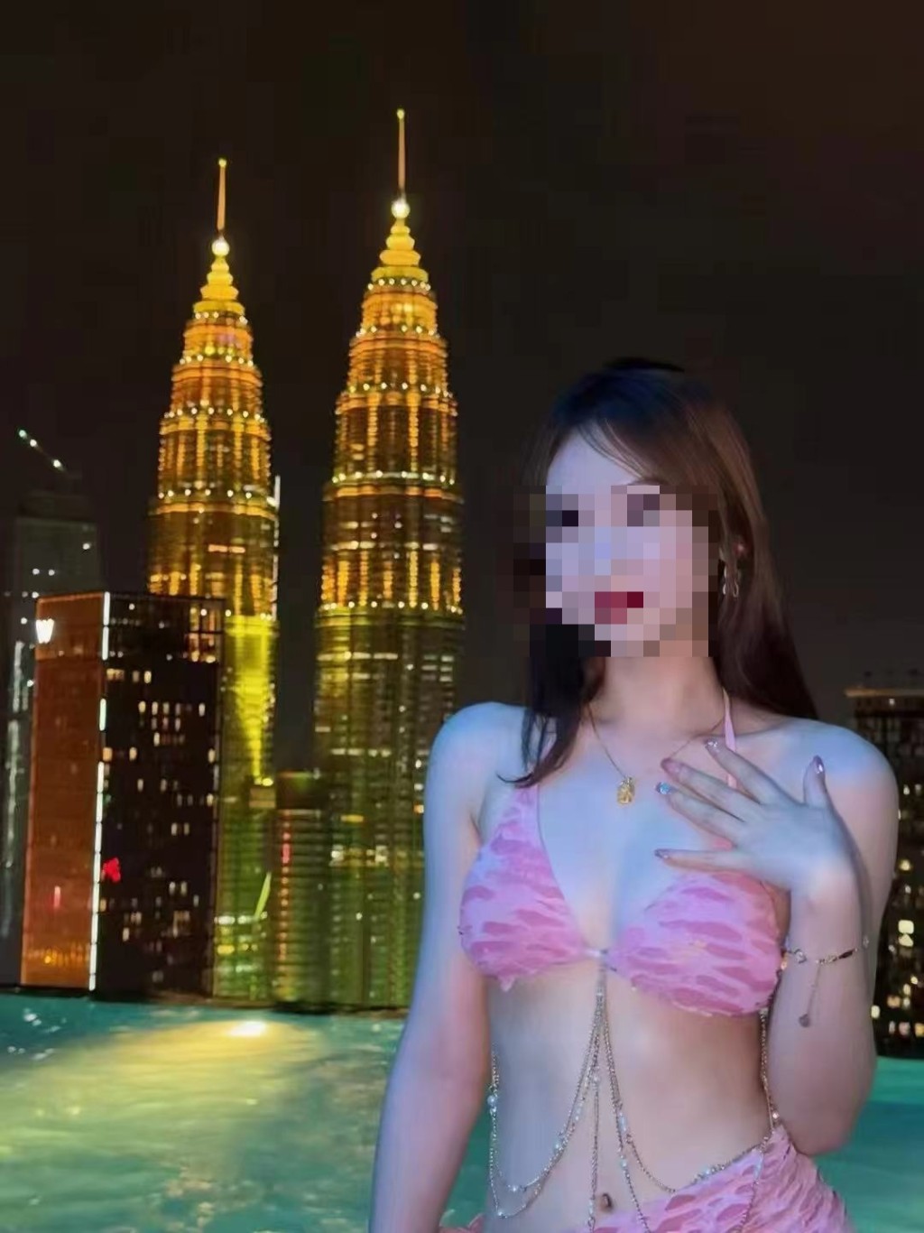 網傳周男小三的照片。 網傳周男小三的照片。