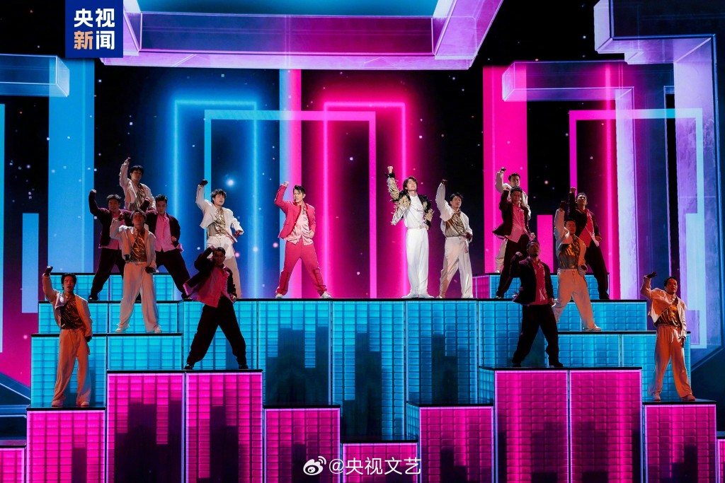 央视《2026年春节联欢晚会》将于明日(16日)晚上播放。央视新闻 央视《2026年春节联欢晚会》将于明日(16日)晚上播放。央视新闻