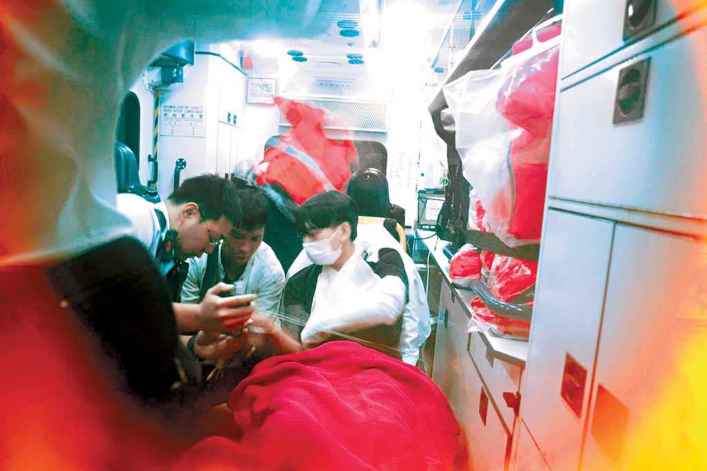 被「點錯相」斬傷的20歲事主送院治理。