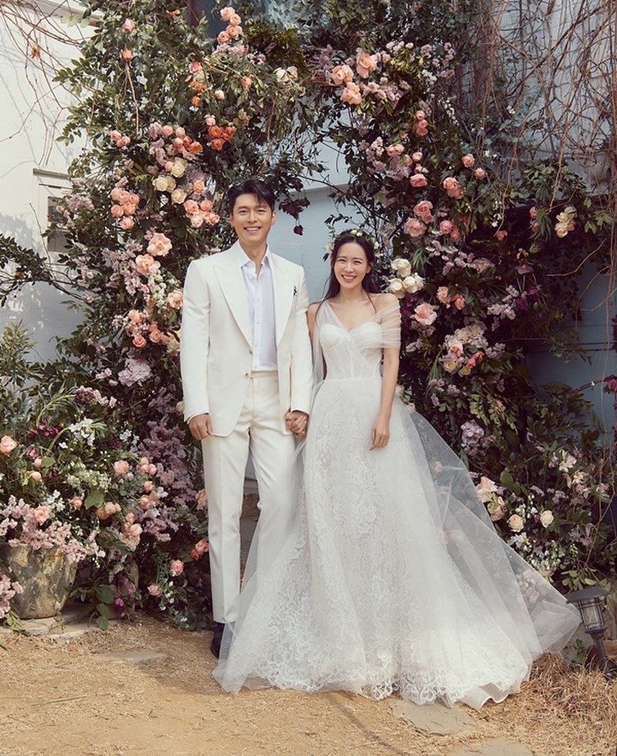 孫藝珍揀Vera Wang的婚紗與玄彬舉行婚禮。