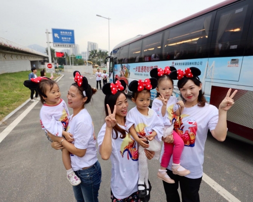 迪士尼首發團50人經大橋直達樂園。