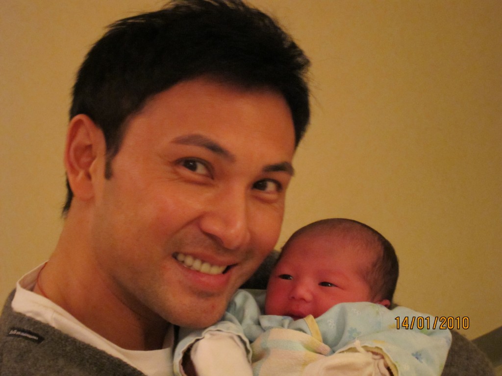 啱出世嘅津津。