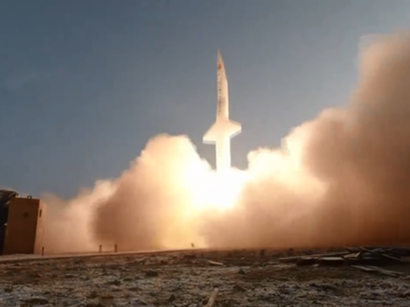 「天行Ⅰ」遥2火箭近日在大漠进行了第2次发射测试。网图