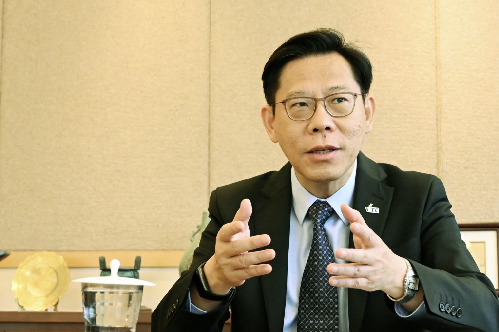 唐智強透露,近期職訓局的繼續學業率達96%,學員就業率則為90%,均達既定指標。 唐智強透露,近期職訓局的繼續學業率達96%,學員就業率則為90%,均達既定指標。