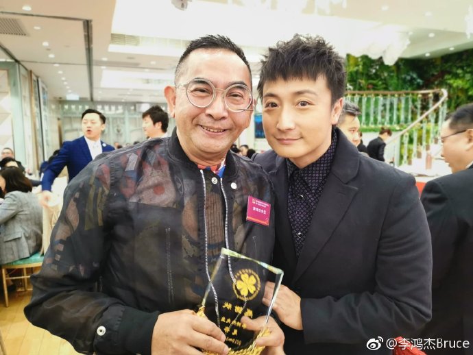 更於「2019亞洲最具影響力盛典」上獲頒「最具影響力電視劇演員貢獻大獎」。