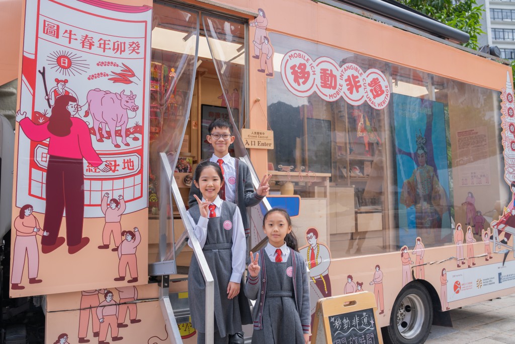 尖子學堂｜滬江小學3尖子棄死記硬背用重複複習法與錯題簿（前至後：施純心、馮穎恩、吳彥俊）（圖片來源：《親子王》）