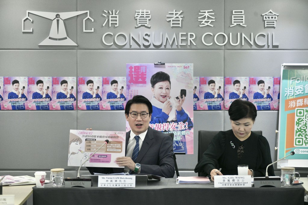 左起︰消委会宣传及社区关系小组主席林凯章、消委会总干事黄凤娴。陈浩元摄