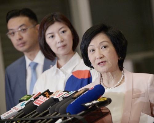 新民黨主席葉劉淑儀(右)。
