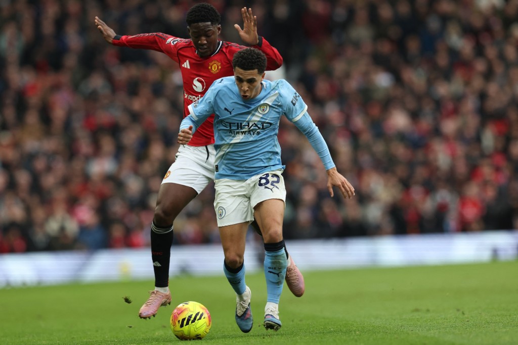 明奈在卡域克首演,首次獲得英超正選機會。路透社 明奈在卡域克首演,首次獲得英超正選機會。路透社